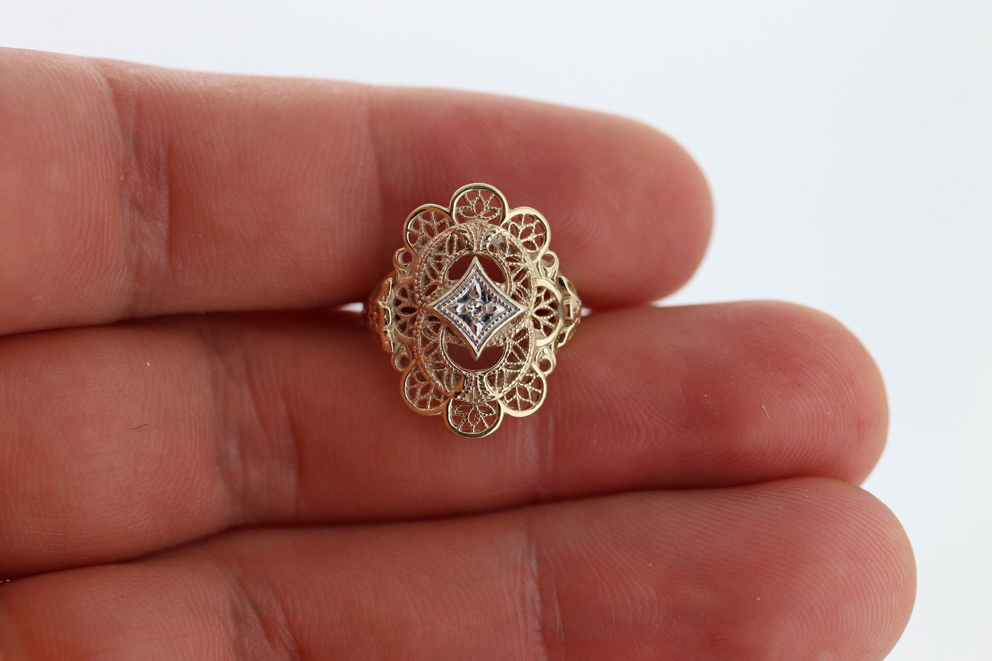 10k Filigree diamond ornate shield ring. 10k Art Deco diamond ring. sz5.75 st(86/25)