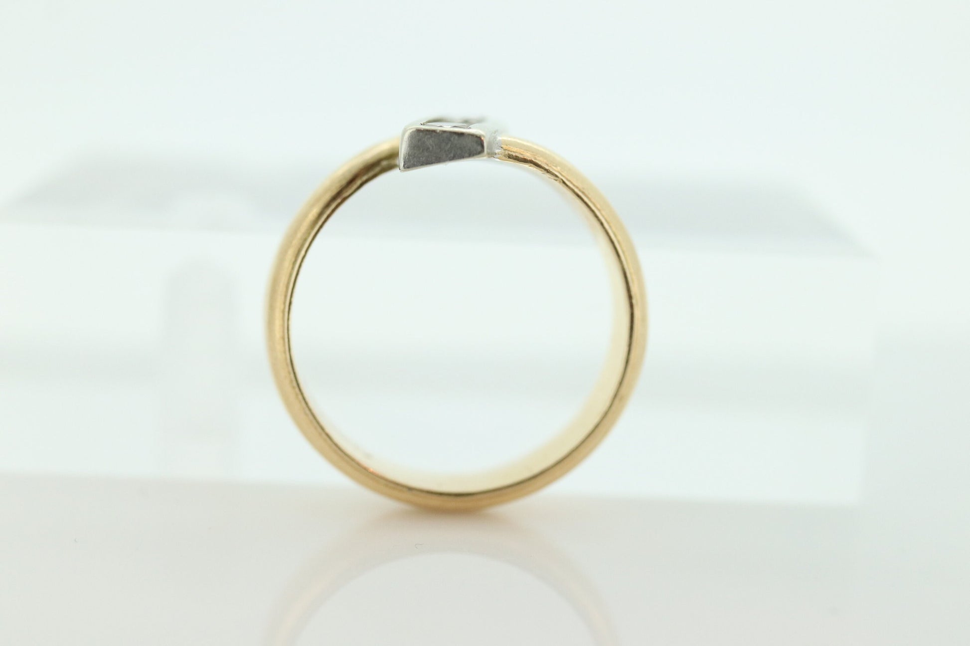 14K Bypass Diamond Ring. Channel Set Diamonds.  Always and Forever Toi et moi band. Yellow Gold ring. Sz7.5 st(138/11)