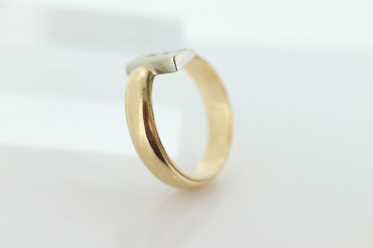 14K Bypass Diamond Ring. Channel Set Diamonds.  Always and Forever Toi et moi band. Yellow Gold ring. Sz7.5 st(138/11)