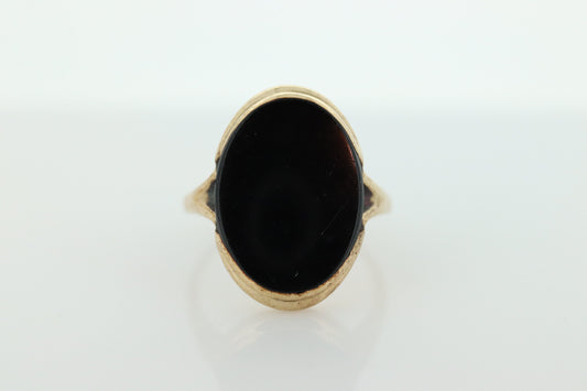 10k ONYX ring. Bezel set Slim  Oval Onyx signet ring. 1930s Vintage. Mourning ring. st(83/37)