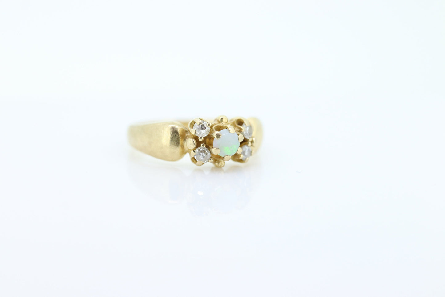 14k Victorian Opal and Diamond ring. 14k Gold Victorian claw opal ring. st(109)