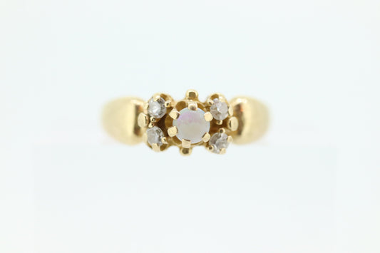 14k Victorian Opal and Diamond ring. 14k Gold Victorian claw opal ring. st(109)