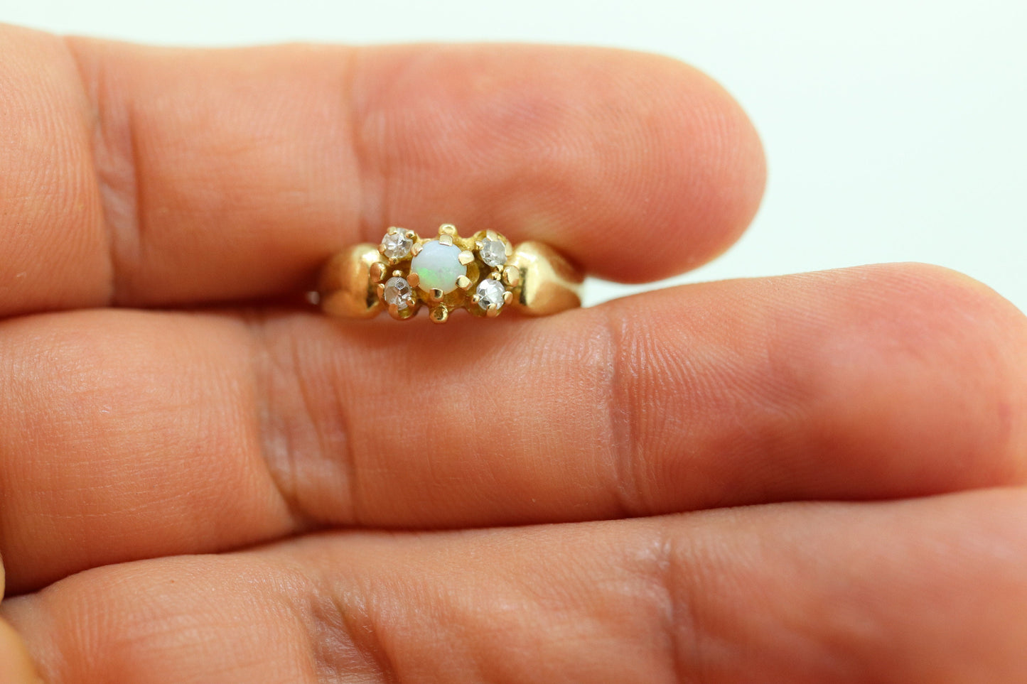 14k Victorian Opal and Diamond ring. 14k Gold Victorian claw opal ring. st(109)