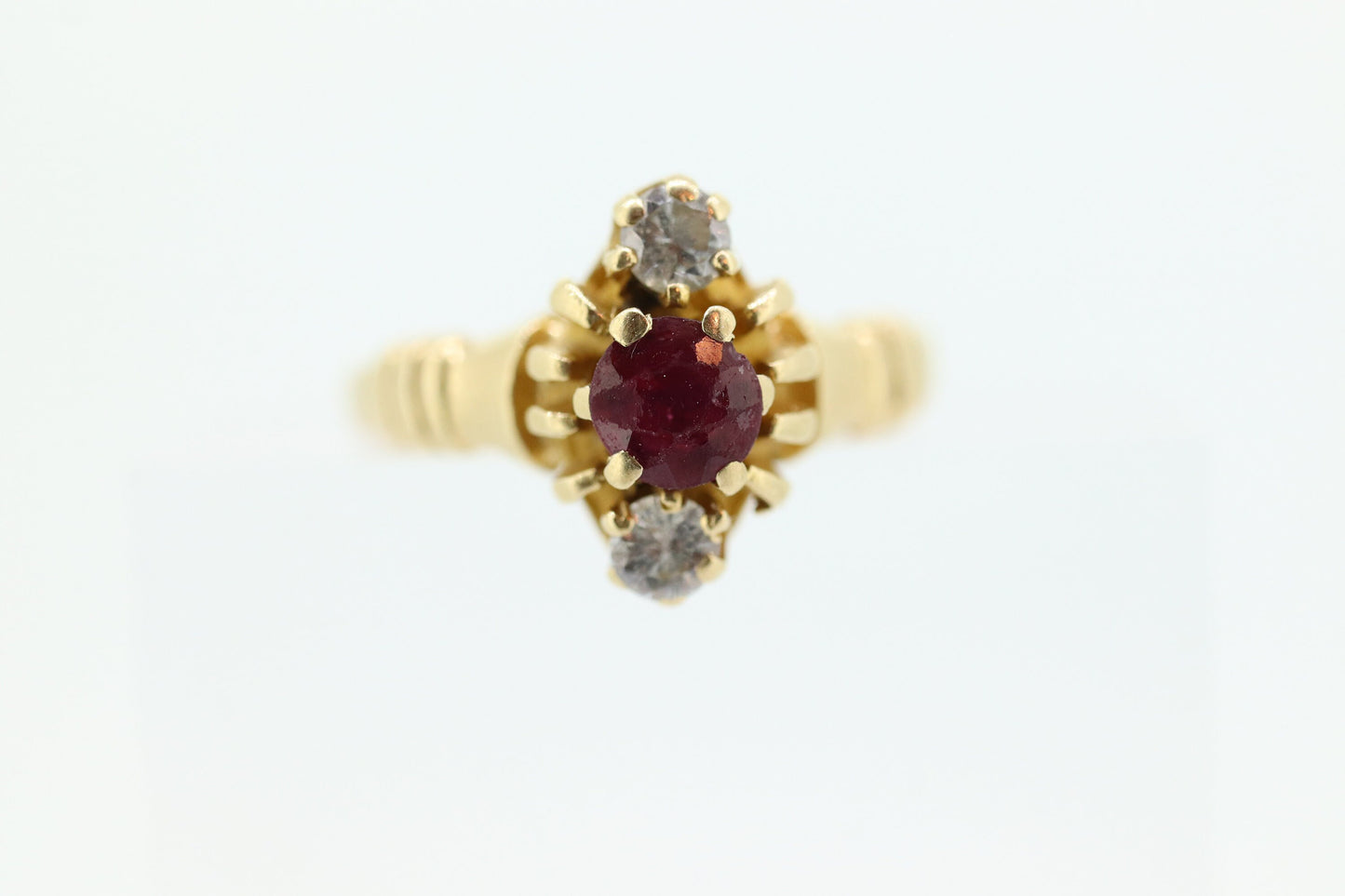 10k Victorian Claw Set RUBY and DIAMOND. Antique 10k Gold round garnet and diamond set solitaire. st(98)