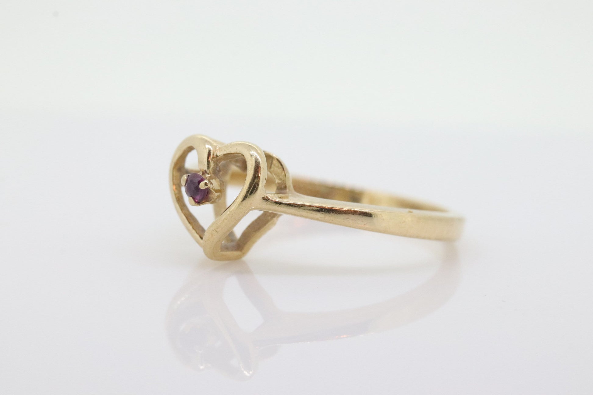 10k Open Heart and ruby ring. Dainty Heart love beat ruby ring. Dainty Heart LOVE ring. st(32)