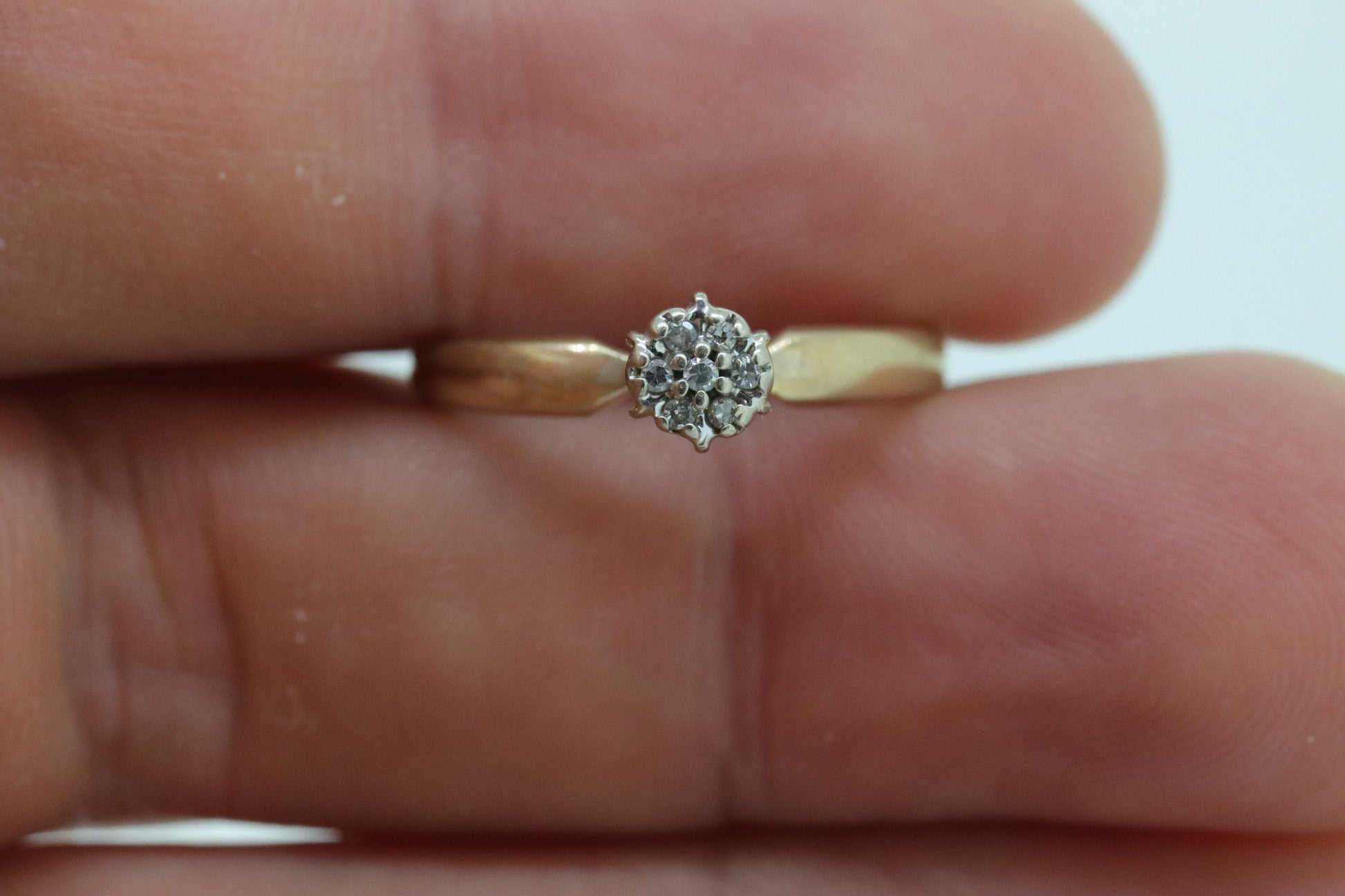 Diamond Daisy Cluster Elevated on Ring. 10K Diamond Daisy. Vintage Diamond Flower Cluster ring. st(30)