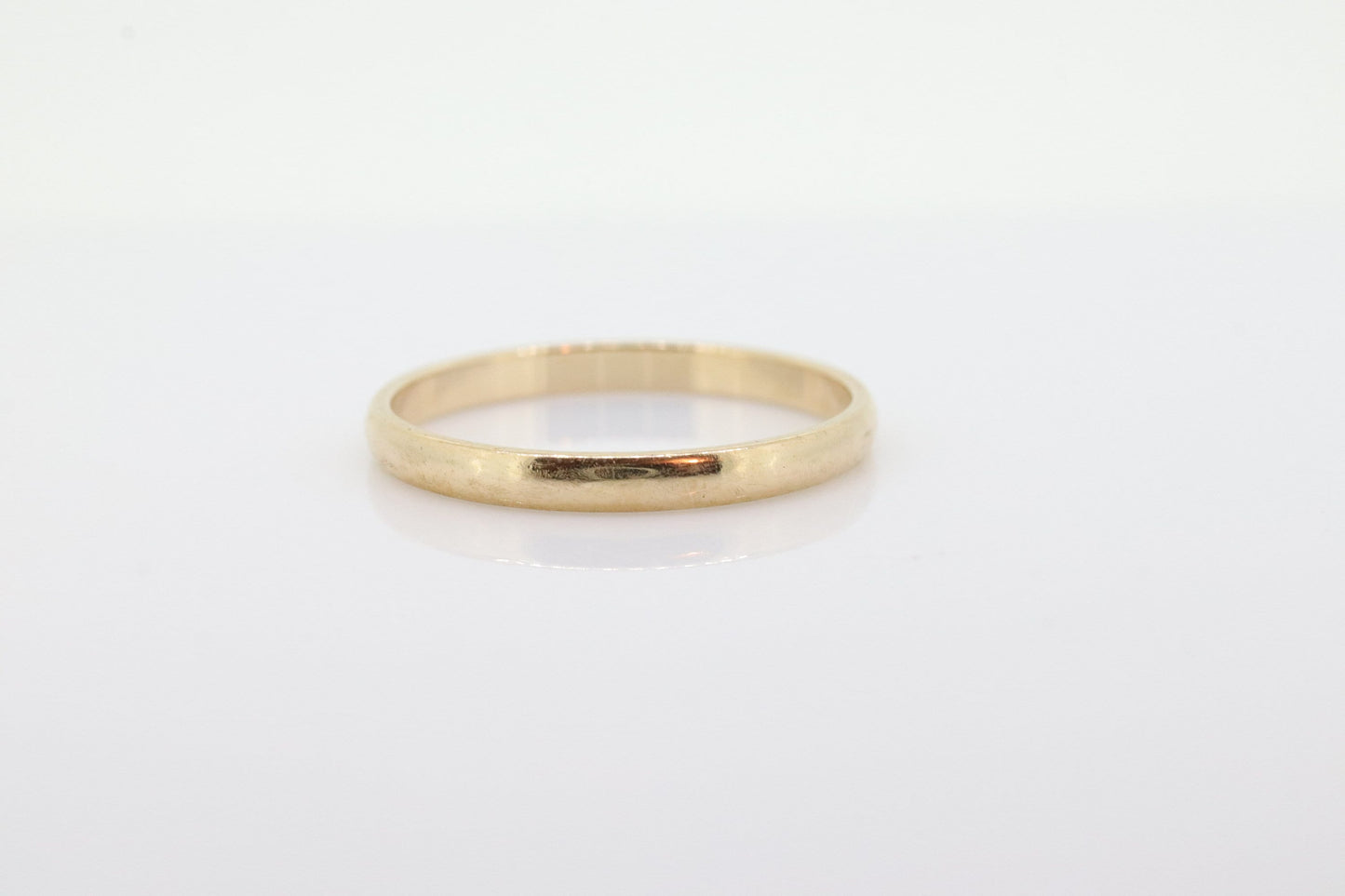 14k Yellow Gold Band. 14k Gold Wedding Band 2mm wide Size 6.5 st(55)