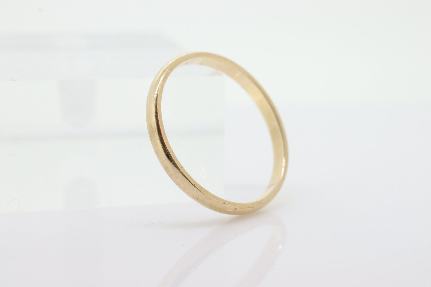 14k Yellow Gold Band. 14k Gold Wedding Band 2mm wide Size 6.5 st(55)