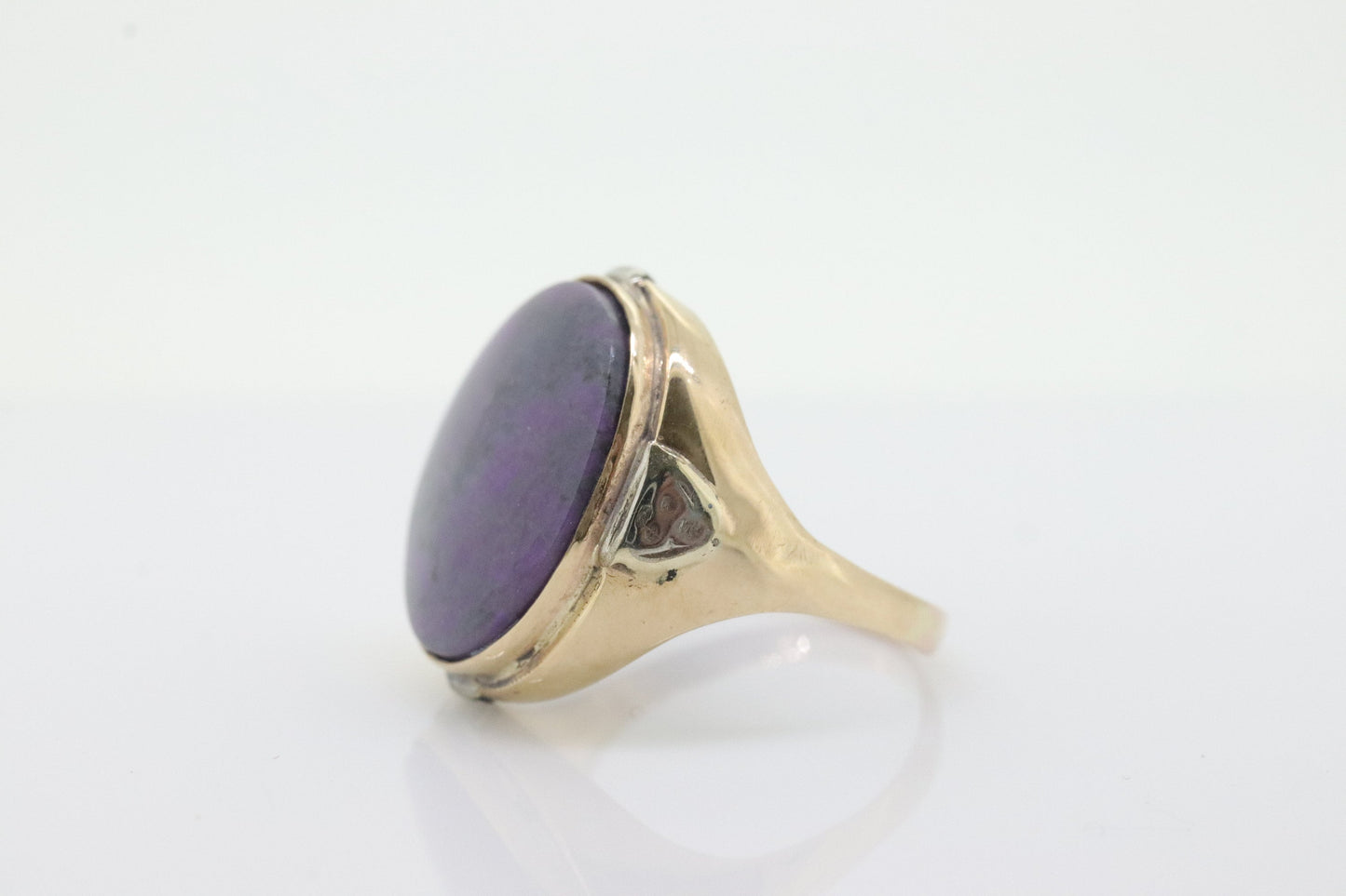 10k SUGILITE Purple bezel ring. Antique 10k Oval Purple Sugilite bezel set in a cup shank. Pinky Pinkie ring st(68)