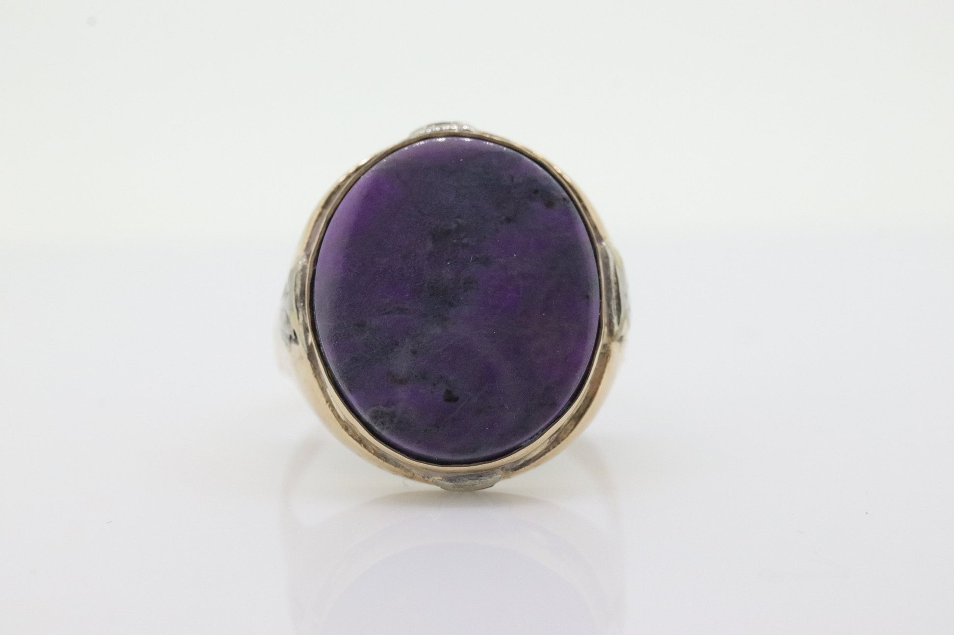 10k SUGILITE Purple bezel ring. Antique 10k Oval Purple Sugilite bezel set in a cup shank. Pinky Pinkie ring st(68)