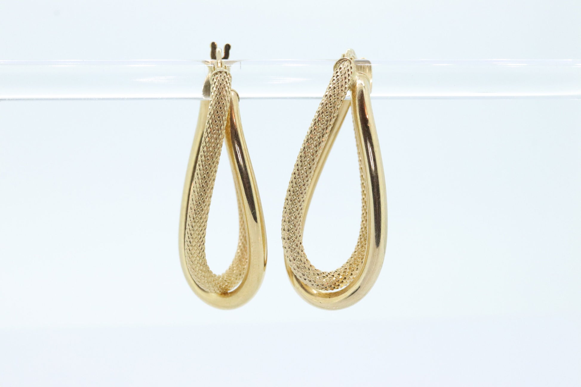 14k Gold Puffed Hollow HOOP Earrings. Intertwined Textured Loop earrings. MILOR Italy st74/75