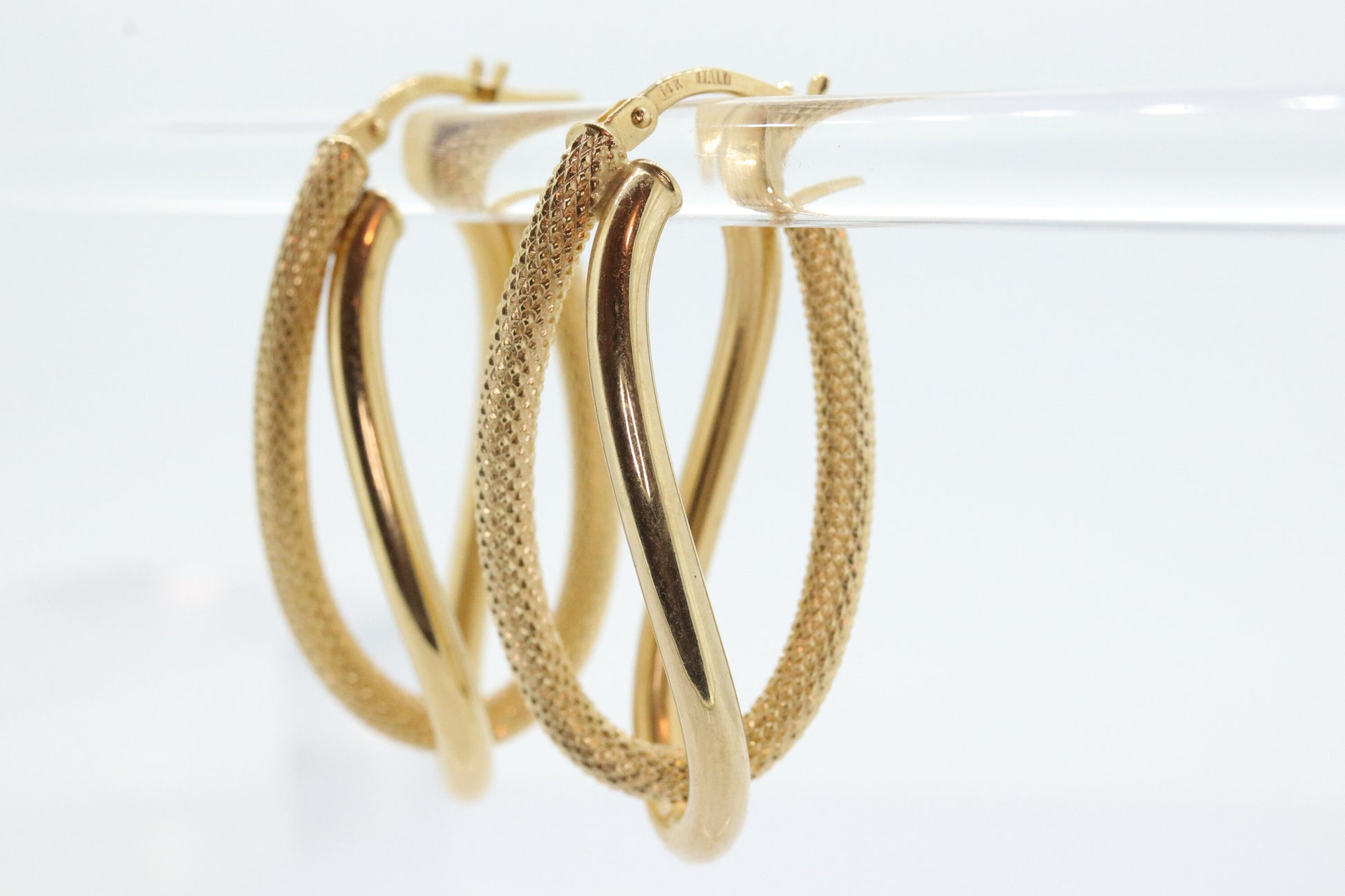 14k Gold Puffed Hollow HOOP Earrings. Intertwined Textured Loop earrings. MILOR Italy st74/75