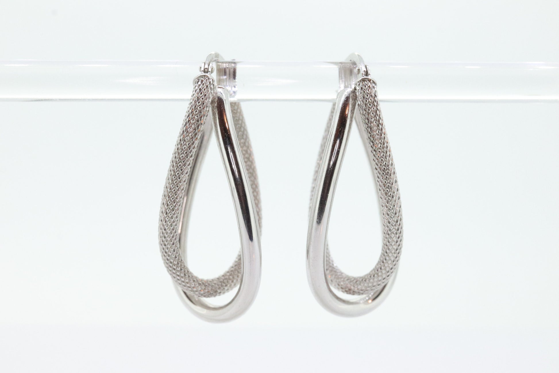 14k Gold Puffed Hollow HOOP Earrings. Intertwined Textured Loop earrings. MILOR Italy st74/75