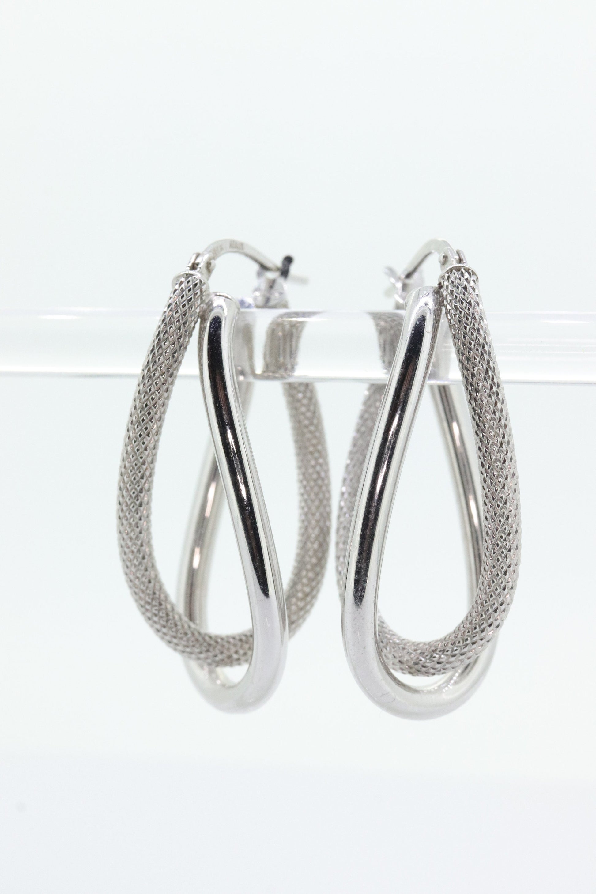 14k Gold Puffed Hollow HOOP Earrings. Intertwined Textured Loop earrings. MILOR Italy st74/75