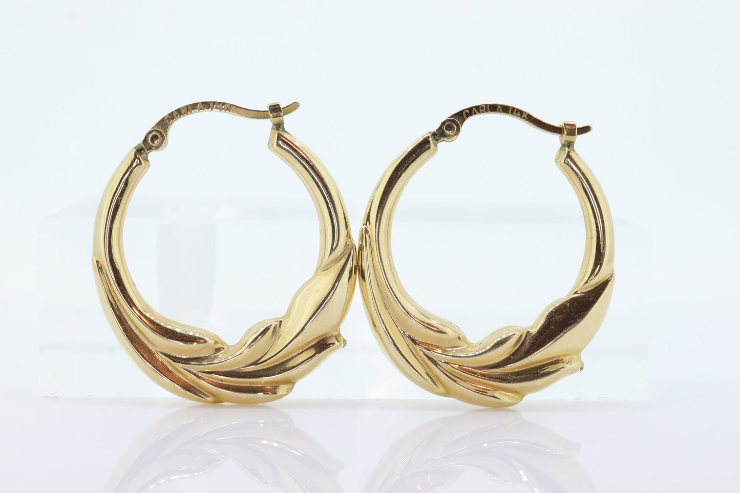 Vintage 14k Gold Puffed Hollow Earrings. Carla Hoop earrings. st(88/11)