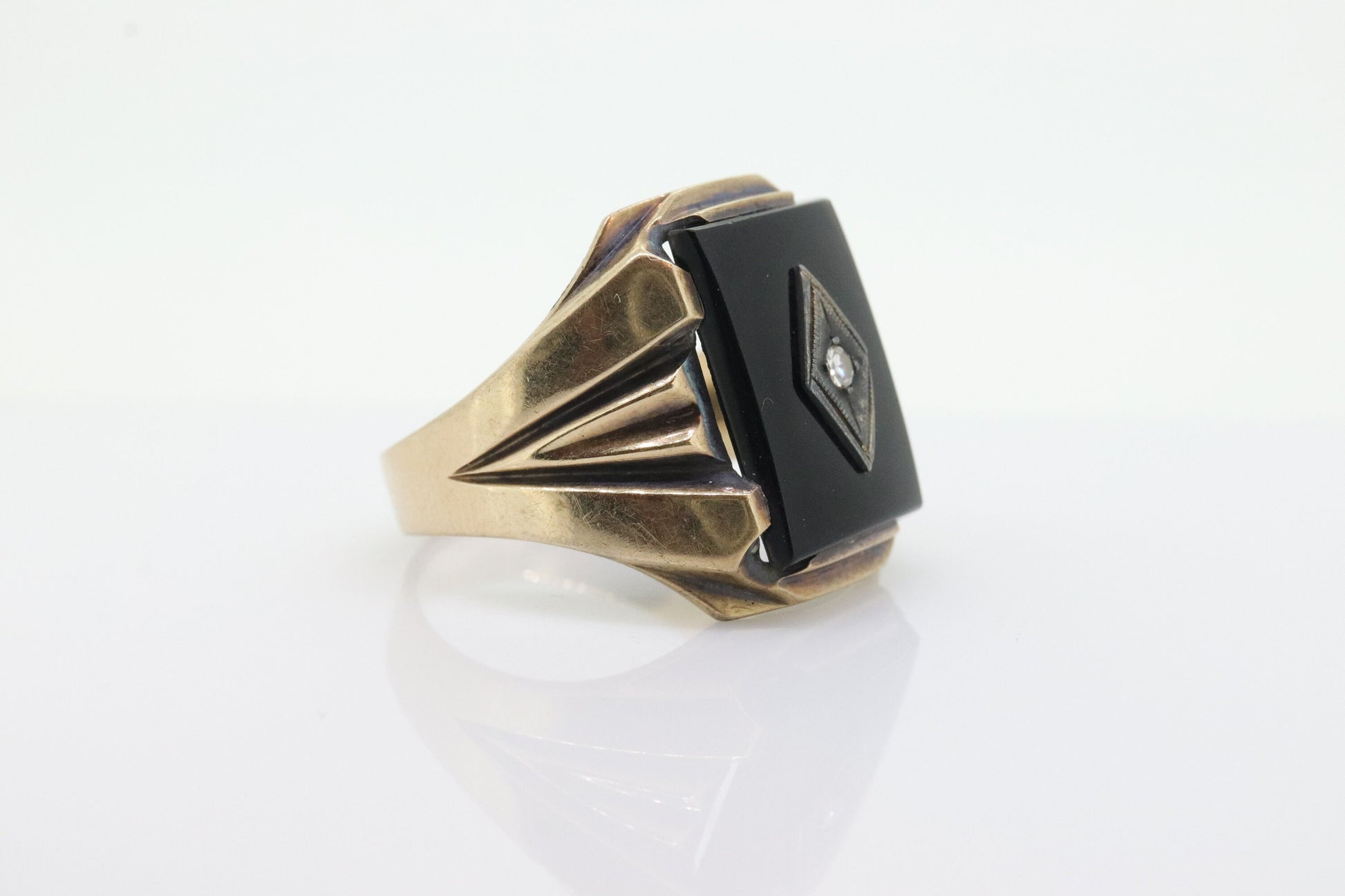 10k ONYX and diamond Signet ring. 5.5gram Heavy Mens Onyx and diamond Darkened yellow gold ring. stock(126/50)