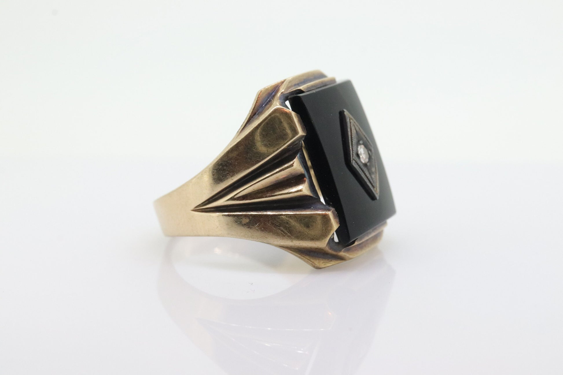 10k ONYX and diamond Signet ring. 5.5gram Heavy Mens Onyx and diamond Darkened yellow gold ring. stock(126/50)