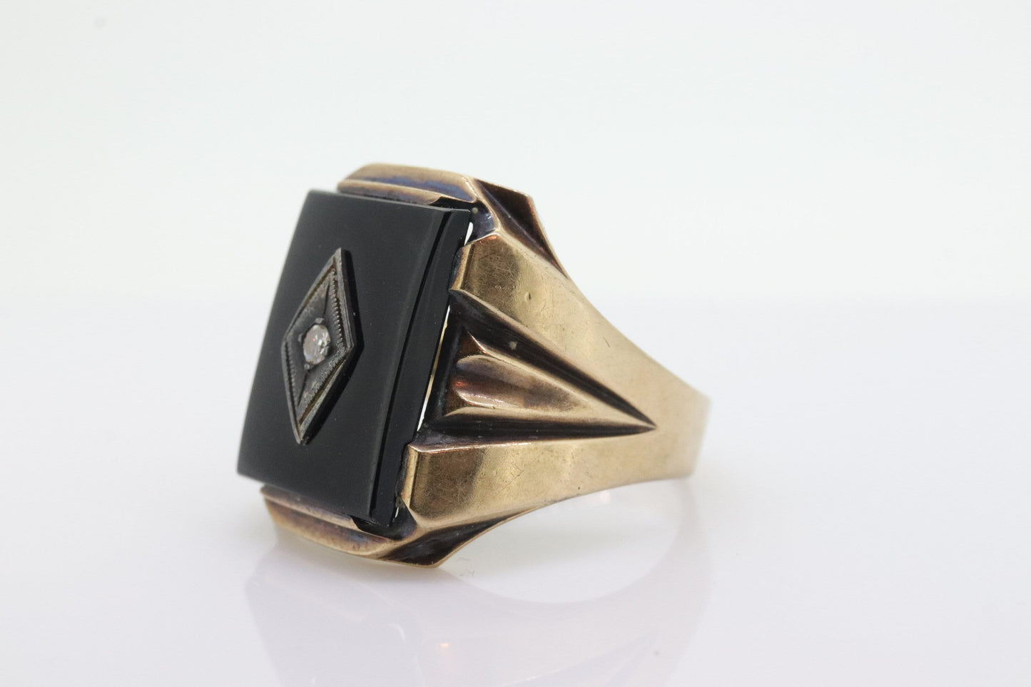 10k ONYX and diamond Signet ring. 5.5gram Heavy Mens Onyx and diamond Darkened yellow gold ring. stock(126/50)