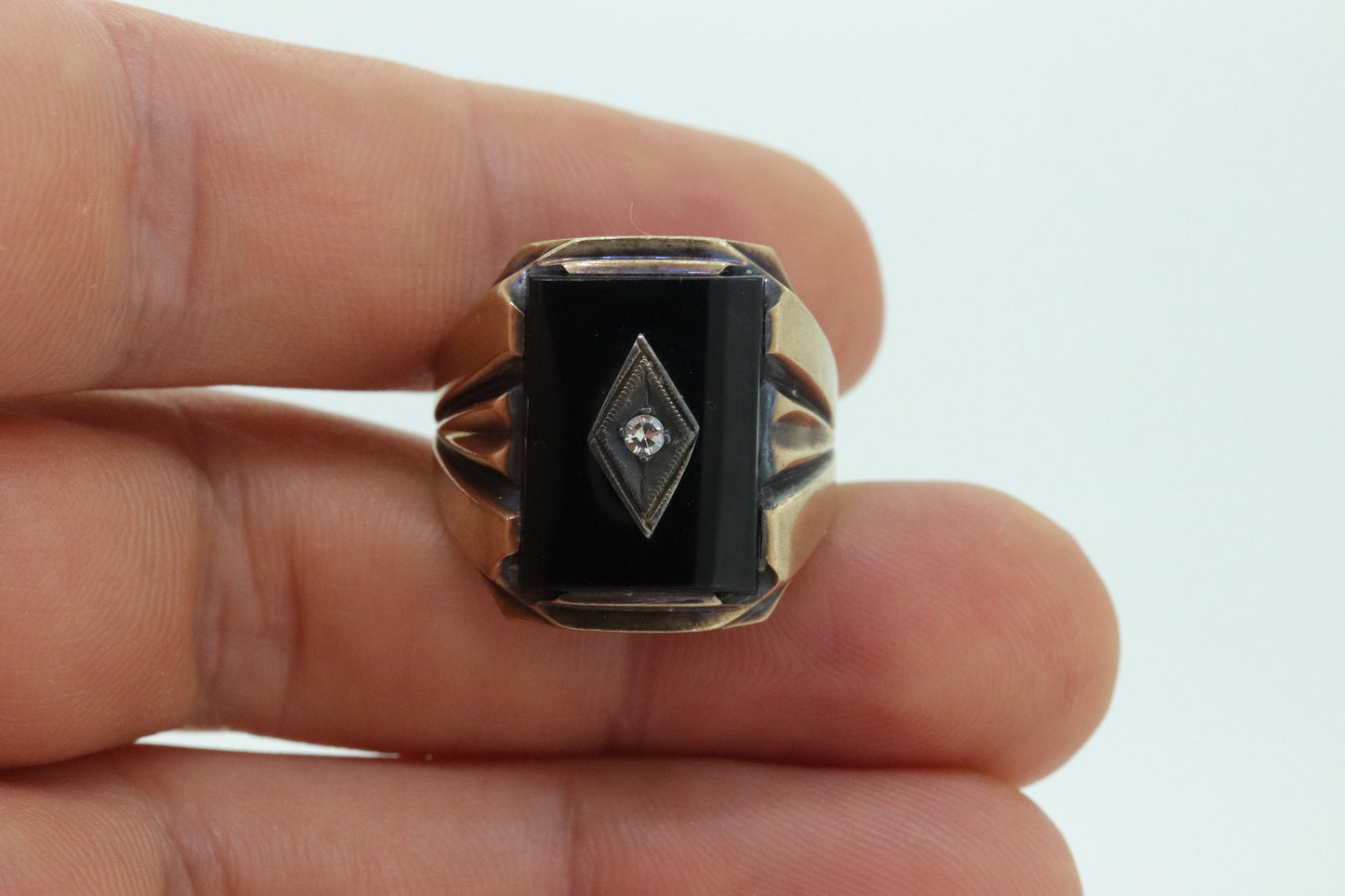 10k ONYX and diamond Signet ring. 5.5gram Heavy Mens Onyx and diamond Darkened yellow gold ring. stock(126/50)