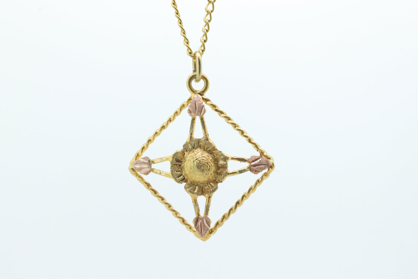 Black Hills Gold Sun Flower Pendant. Vintage 10k Pendant Charm made by Black Hills Gold. st(60/38)