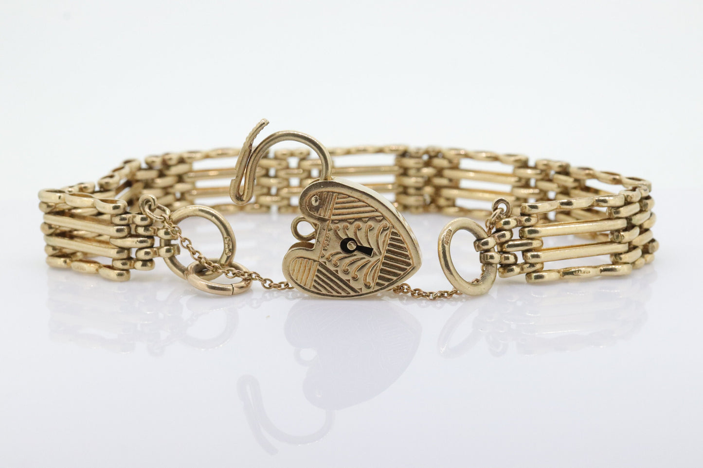 9k Heart Lock Padlock Bracelet. Victorian design 7in 19.5g