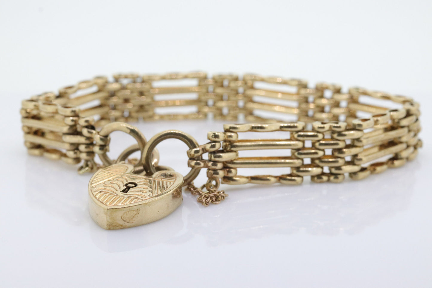 9k Heart Lock Padlock Bracelet. Victorian design 7in 19.5g