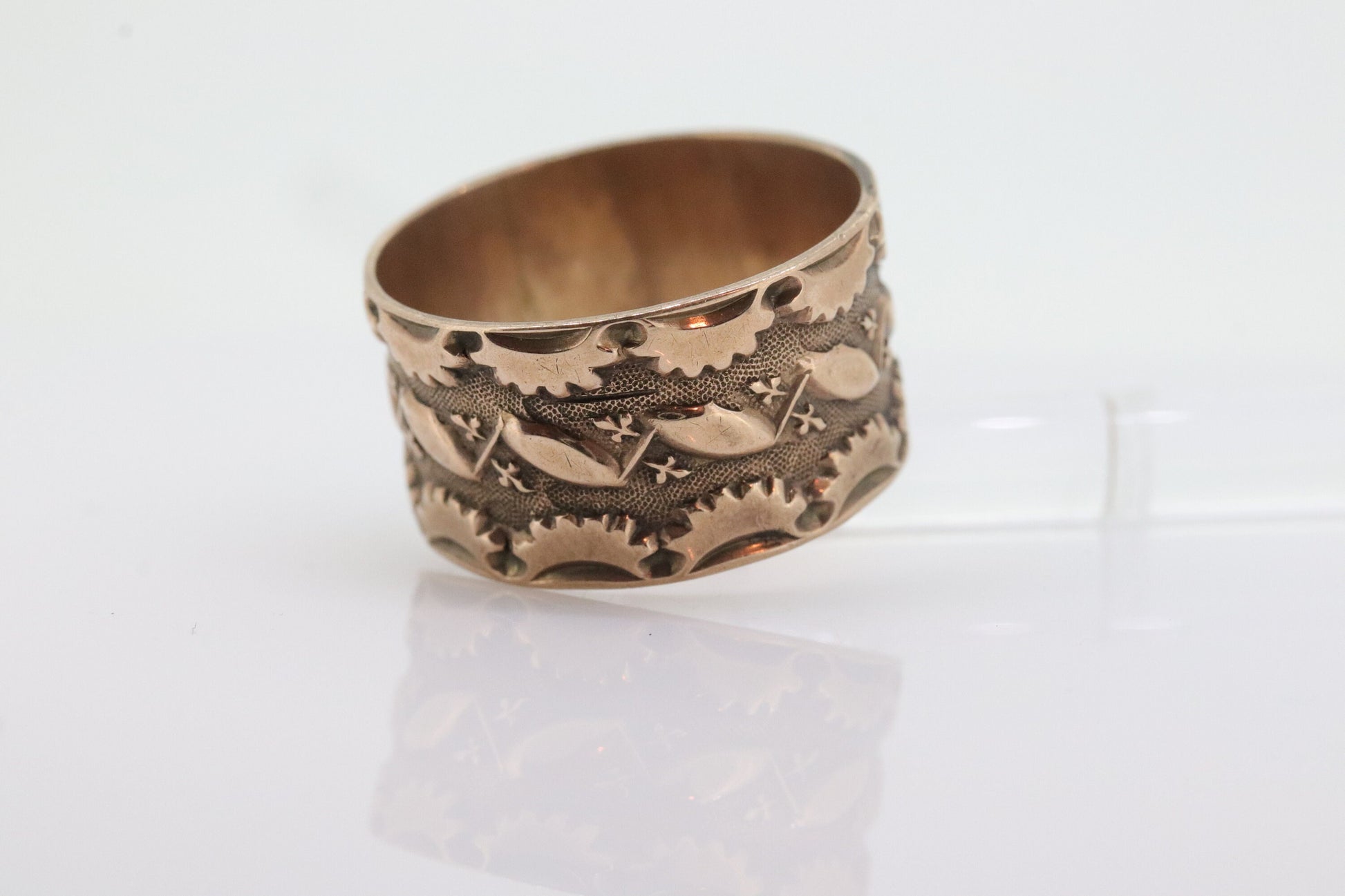 10k Antique Wide Victorian Cigar band. 10k Rose Gold Antique Embossed Flower Leaf design. 10mm sz7.5 st(132)