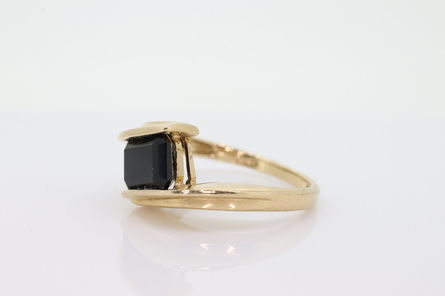 10k ONYX ring. Modern and Slim Rectangle Onyx signet ring. Onyx Bypass ring. 10k Onyx Tension ring. st(62)