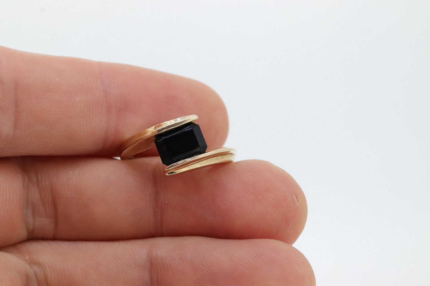 10k ONYX ring. Modern and Slim Rectangle Onyx signet ring. Onyx Bypass ring. 10k Onyx Tension ring. st(62)