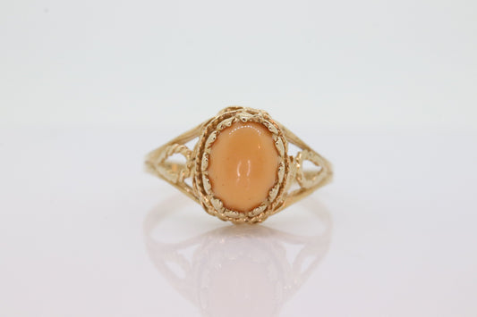 10k Coral Pink Cabochon ring. Open scroll filigree Coral ring. Open scroll band. 10k Yellow gold coral. st(60)
