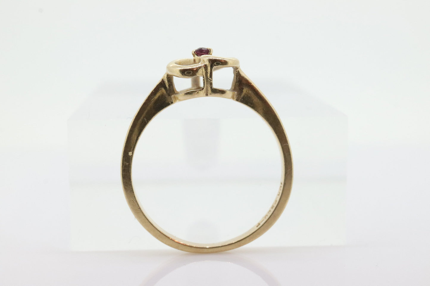 10k Open Heart and ruby ring. Dainty Heart love beat ruby ring. Dainty Heart LOVE ring. st(32)