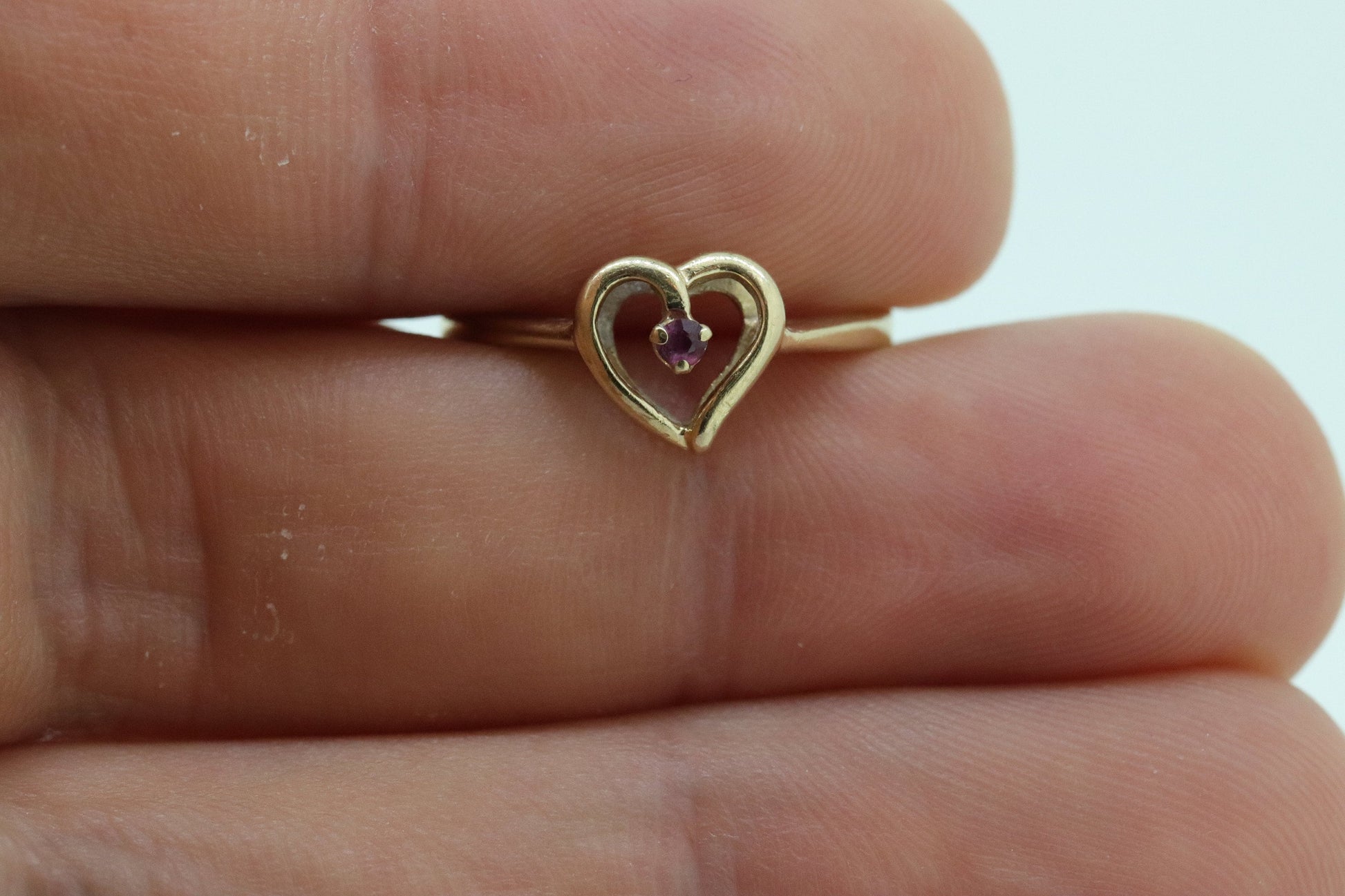 10k Open Heart and ruby ring. Dainty Heart love beat ruby ring. Dainty Heart LOVE ring. st(32)