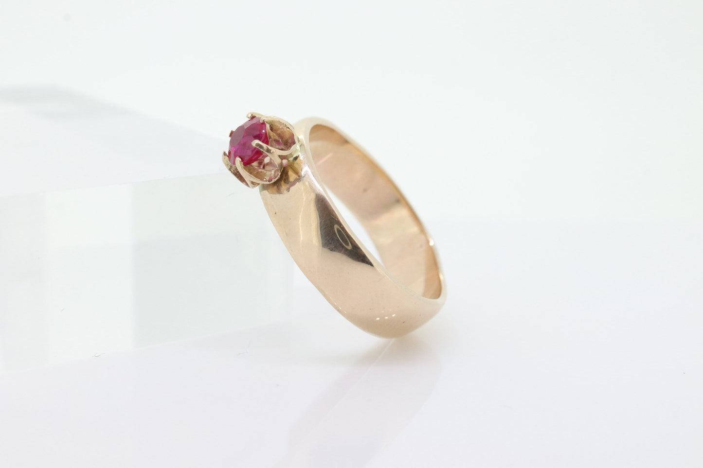 Vintage Buttercup Ruby Ring. 10k gold ring with a solitaire round Ruby. WiDe shank band. Buttercup Claw ruby. st(92)