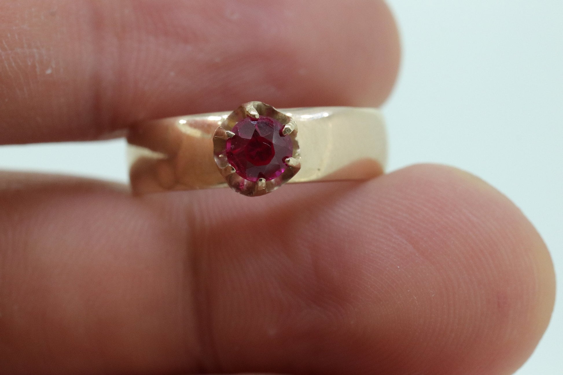 Vintage Buttercup Ruby Ring. 10k gold ring with a solitaire round Ruby. WiDe shank band. Buttercup Claw ruby. st(92)