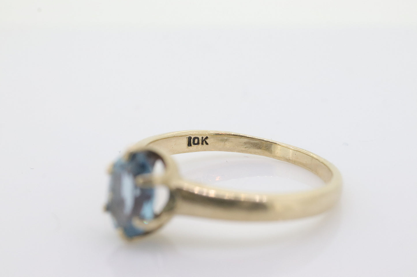 10k Topaz Solitaire Ring. 10k yellow gold HANDWROUGHT Blue Oval Topaz solitaire ring. st(42)