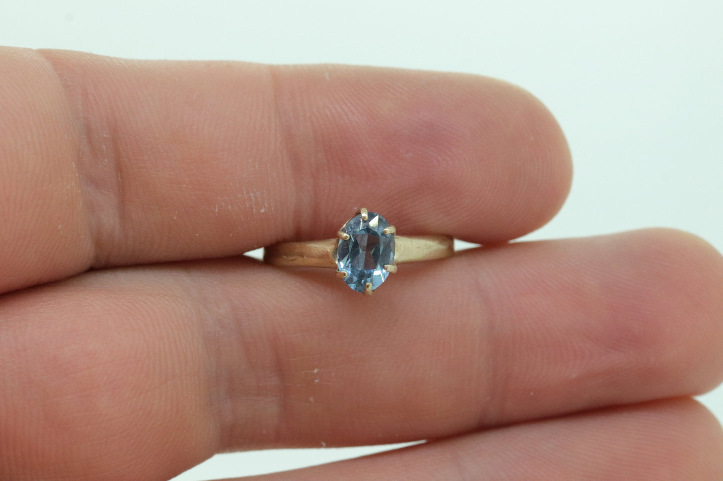 10k Topaz Solitaire Ring. 10k yellow gold HANDWROUGHT Blue Oval Topaz solitaire ring. st(42)