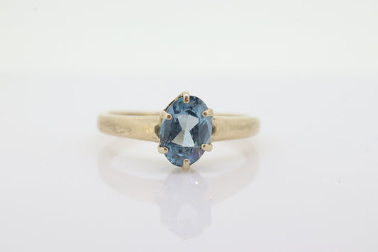 10k Topaz Solitaire Ring. 10k yellow gold HANDWROUGHT Blue Oval Topaz solitaire ring. st(42)