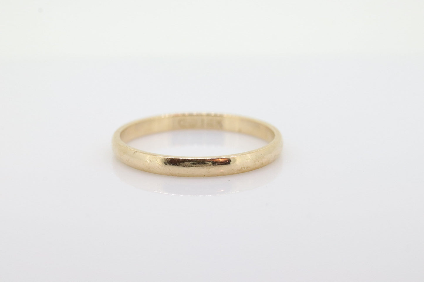 14k Yellow Gold Band. 14k Gold Wedding Band 2mm wide Size 6.5 st(55)