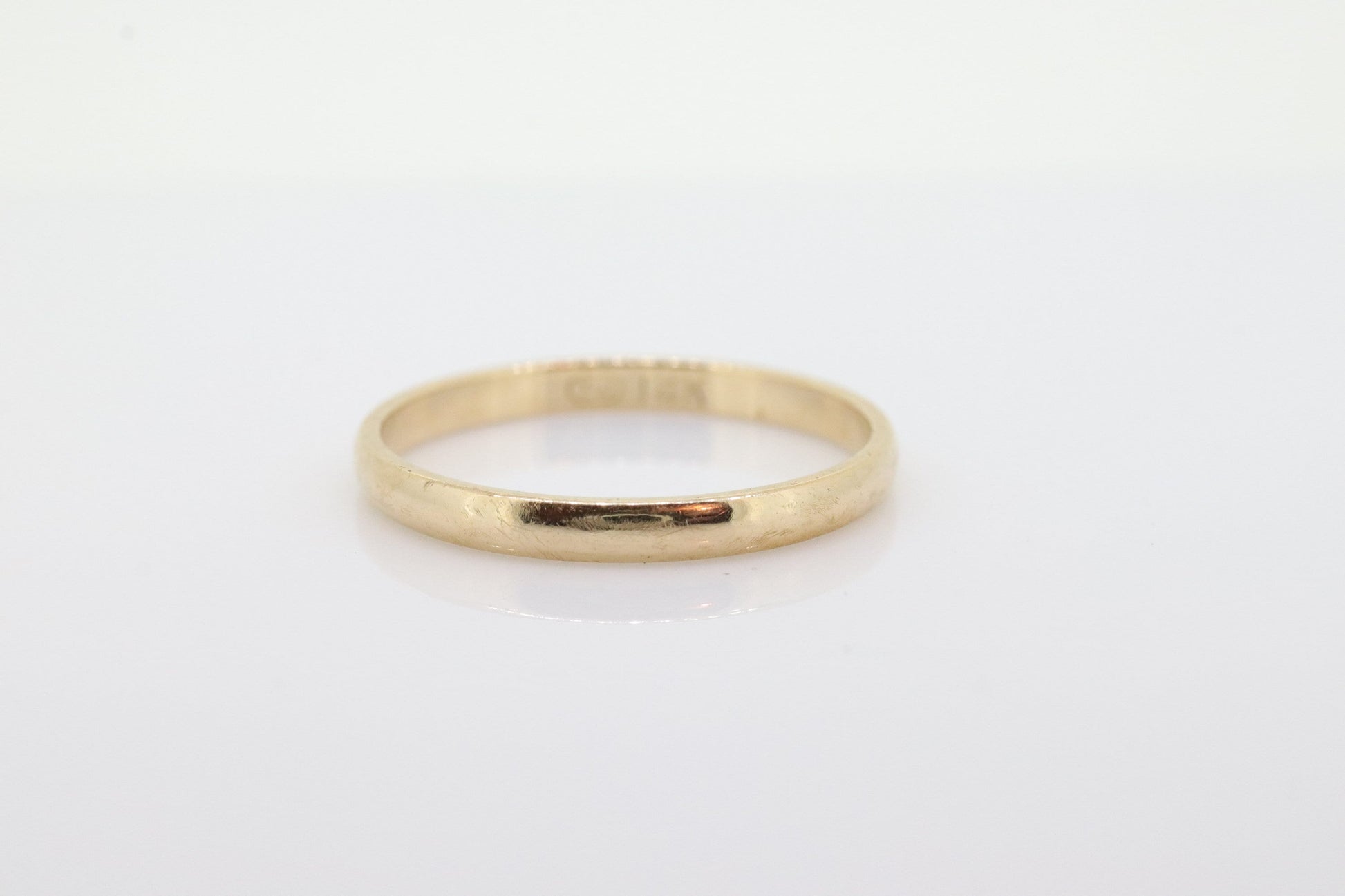 14k Yellow Gold Band. 14k Gold Wedding Band 2mm wide Size 6.5 st(55)