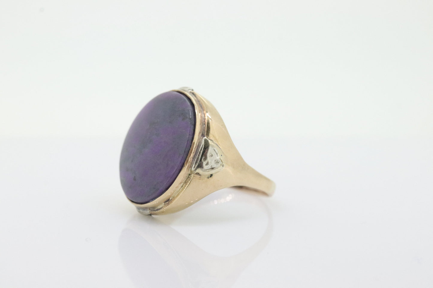 10k SUGILITE Purple bezel ring. Antique 10k Oval Purple Sugilite bezel set in a cup shank. Pinky Pinkie ring st(68)