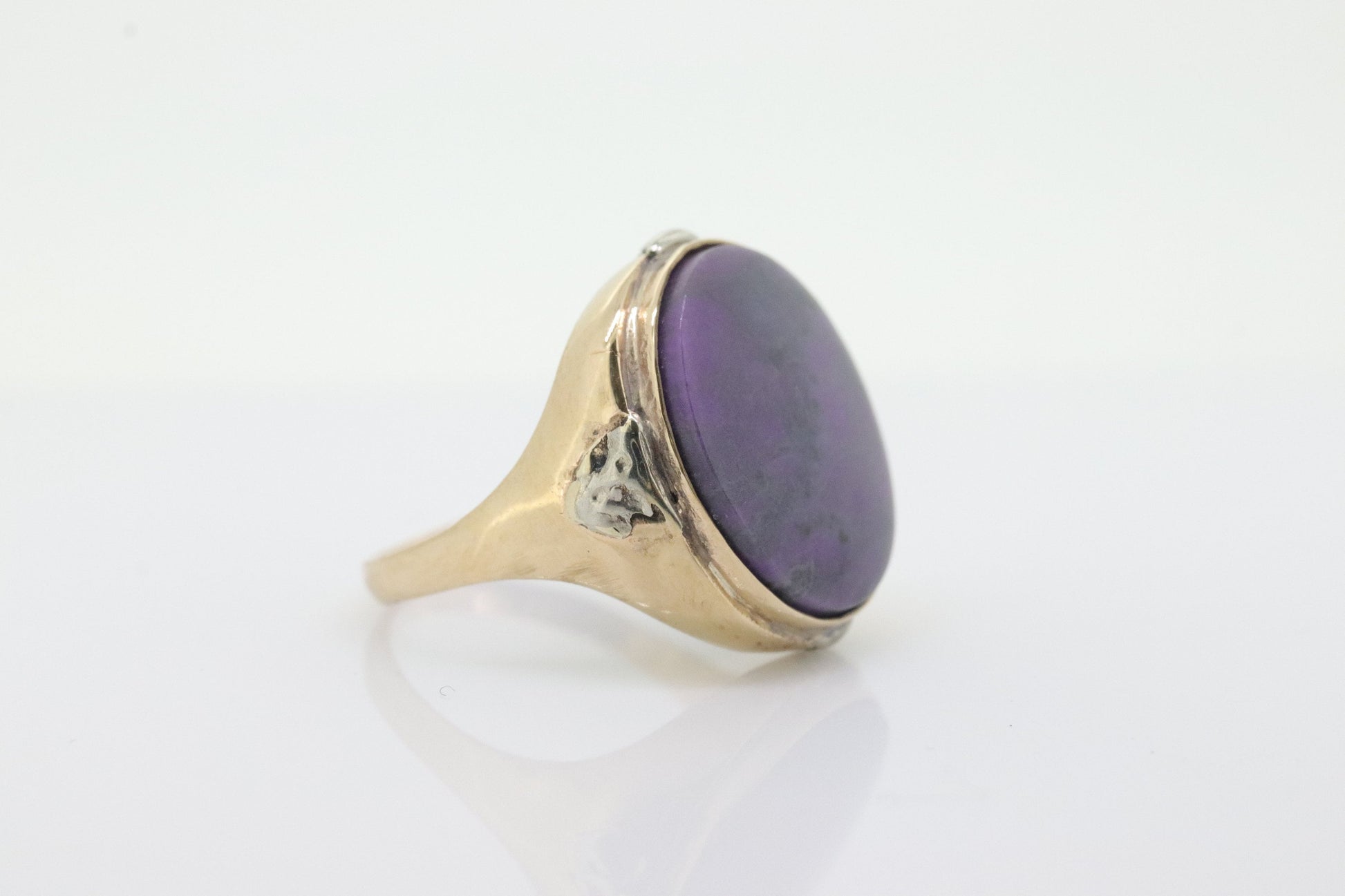 10k SUGILITE Purple bezel ring. Antique 10k Oval Purple Sugilite bezel set in a cup shank. Pinky Pinkie ring st(68)