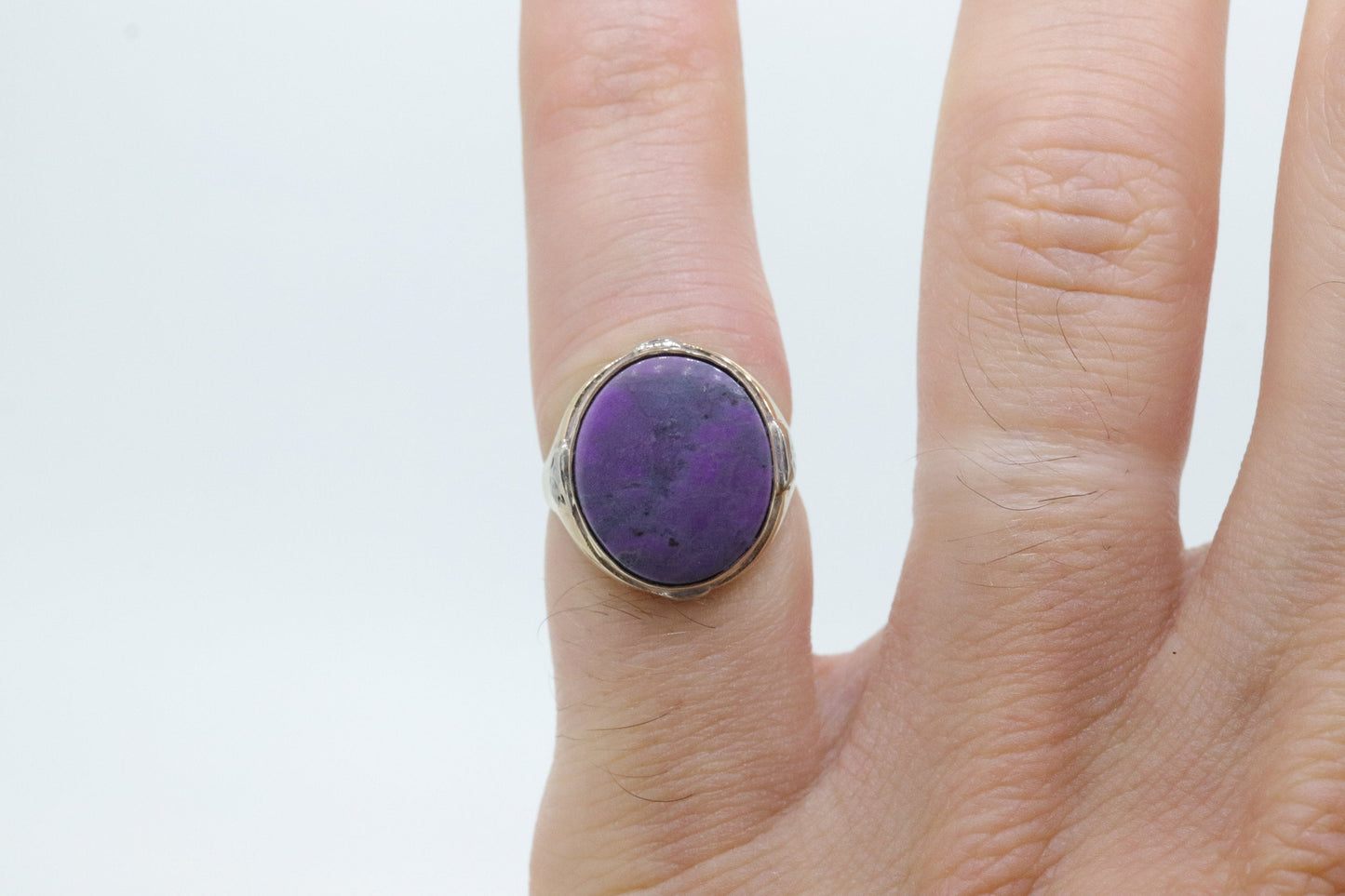 10k SUGILITE Purple bezel ring. Antique 10k Oval Purple Sugilite bezel set in a cup shank. Pinky Pinkie ring st(68)