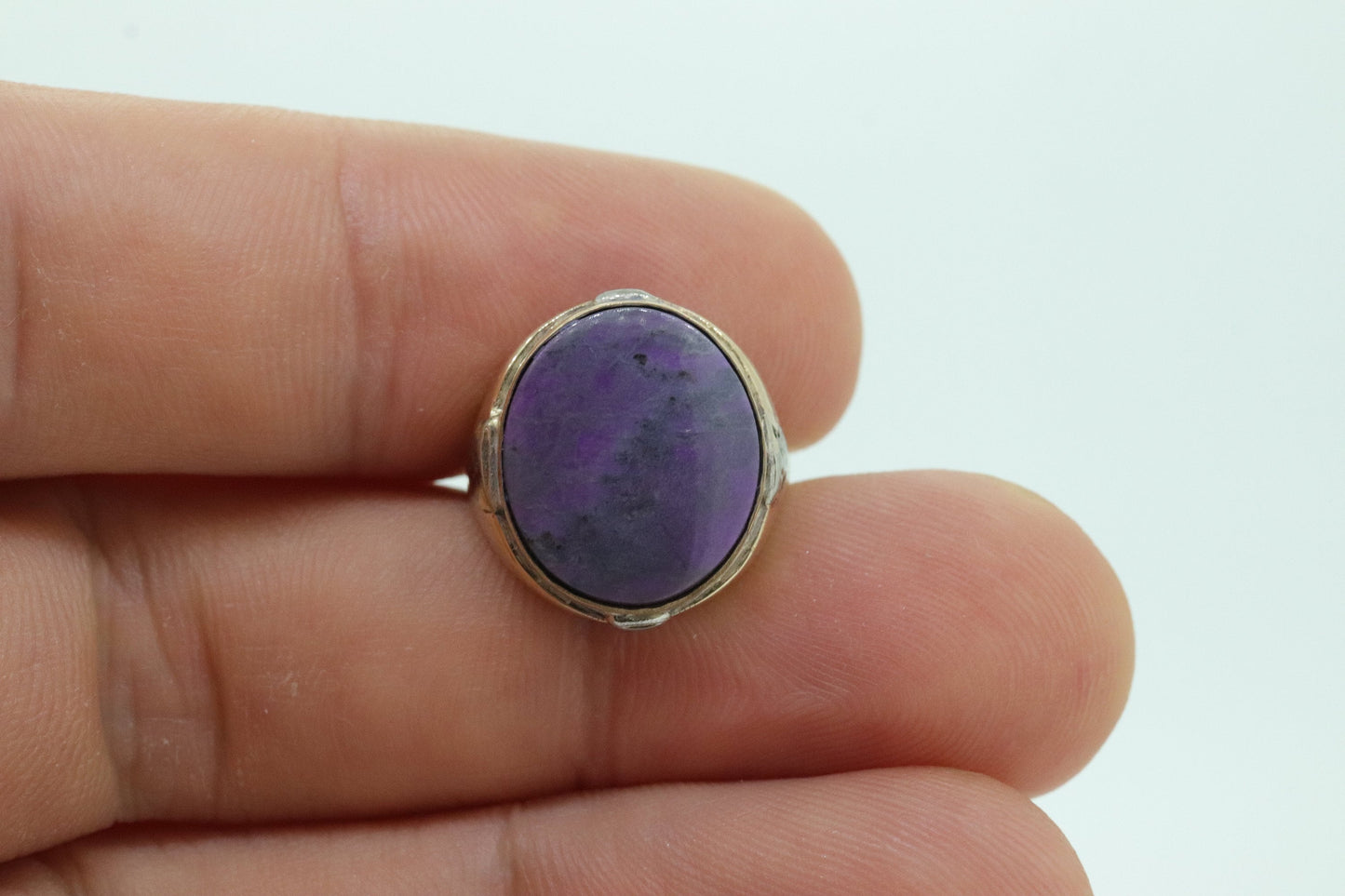 10k SUGILITE Purple bezel ring. Antique 10k Oval Purple Sugilite bezel set in a cup shank. Pinky Pinkie ring st(68)