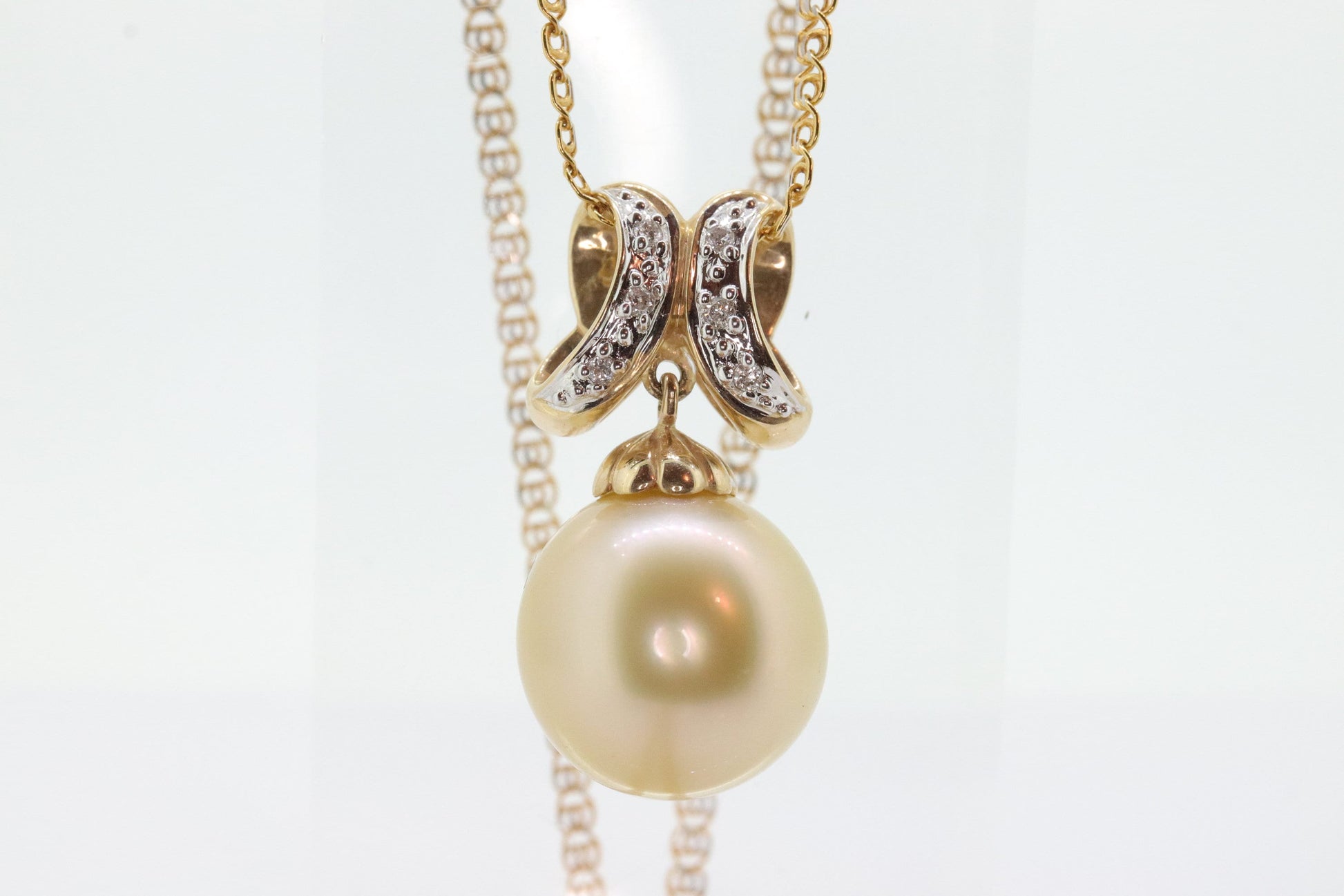 South Sea Pearl Pendant. 14k Gold South Sea Pearl Dangle Pendant Necklace. Large Pearl diamond necklace. st(192/11)