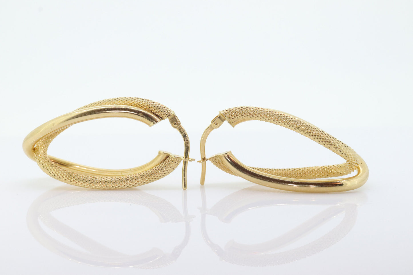 14k Gold Puffed Hollow HOOP Earrings. Intertwined Textured Loop earrings. MILOR Italy st74/75