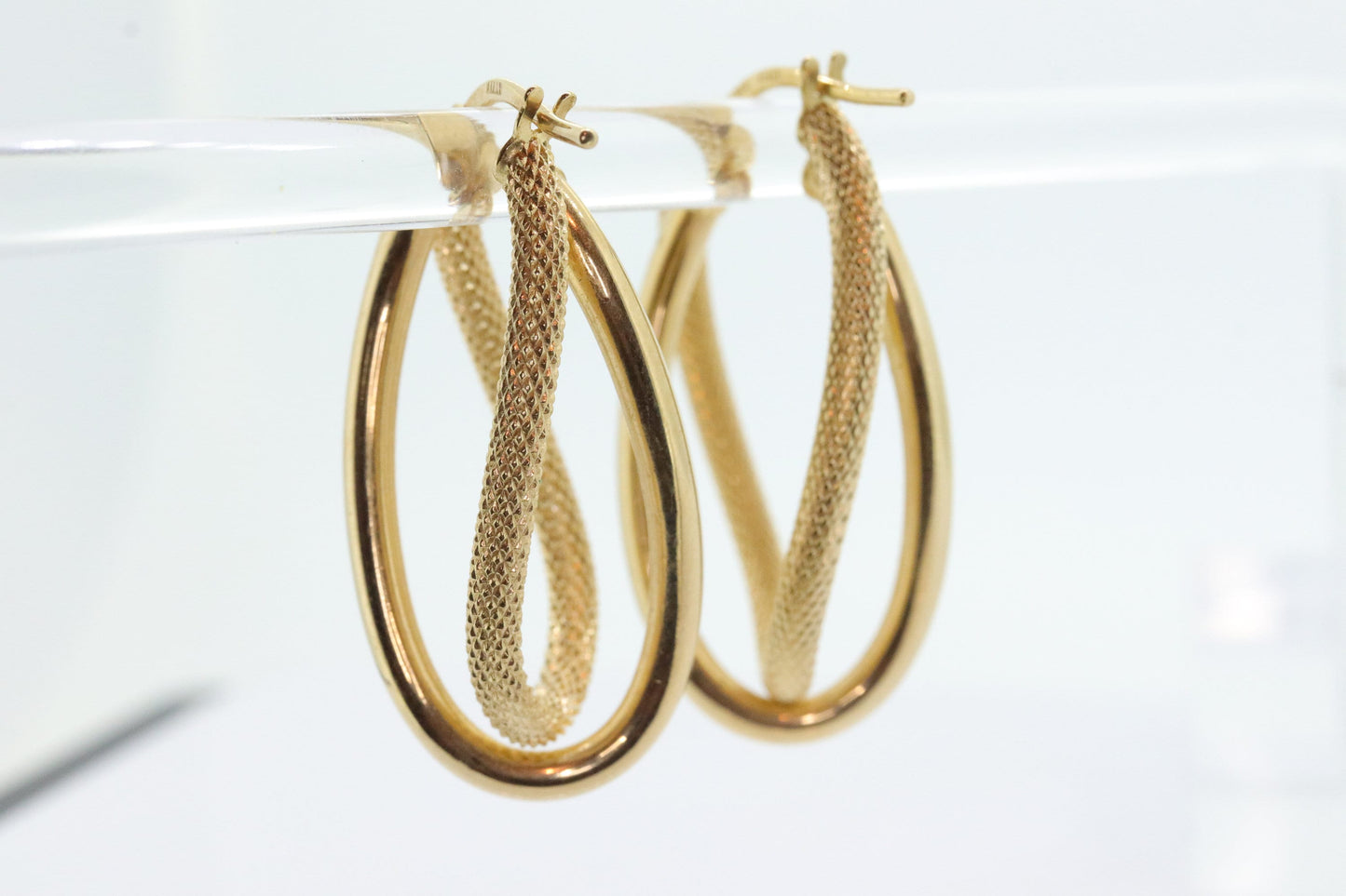 14k Gold Puffed Hollow HOOP Earrings. Intertwined Textured Loop earrings. MILOR Italy st74/75