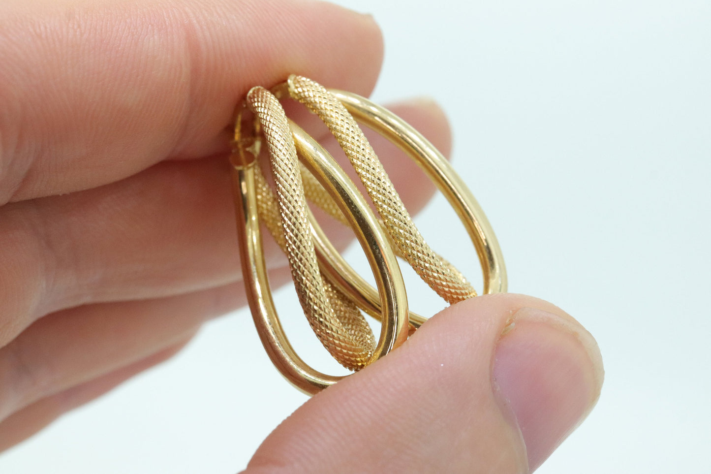 14k Gold Puffed Hollow HOOP Earrings. Intertwined Textured Loop earrings. MILOR Italy st74/75