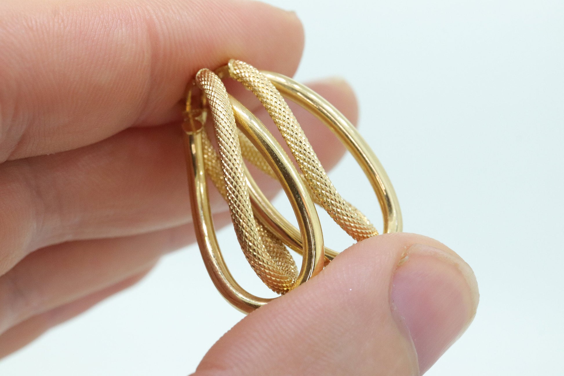 14k Gold Puffed Hollow HOOP Earrings. Intertwined Textured Loop earrings. MILOR Italy st74/75