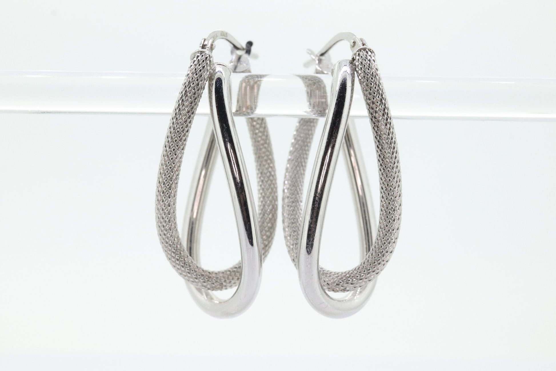 14k Gold Puffed Hollow HOOP Earrings. Intertwined Textured Loop earrings. MILOR Italy st74/75