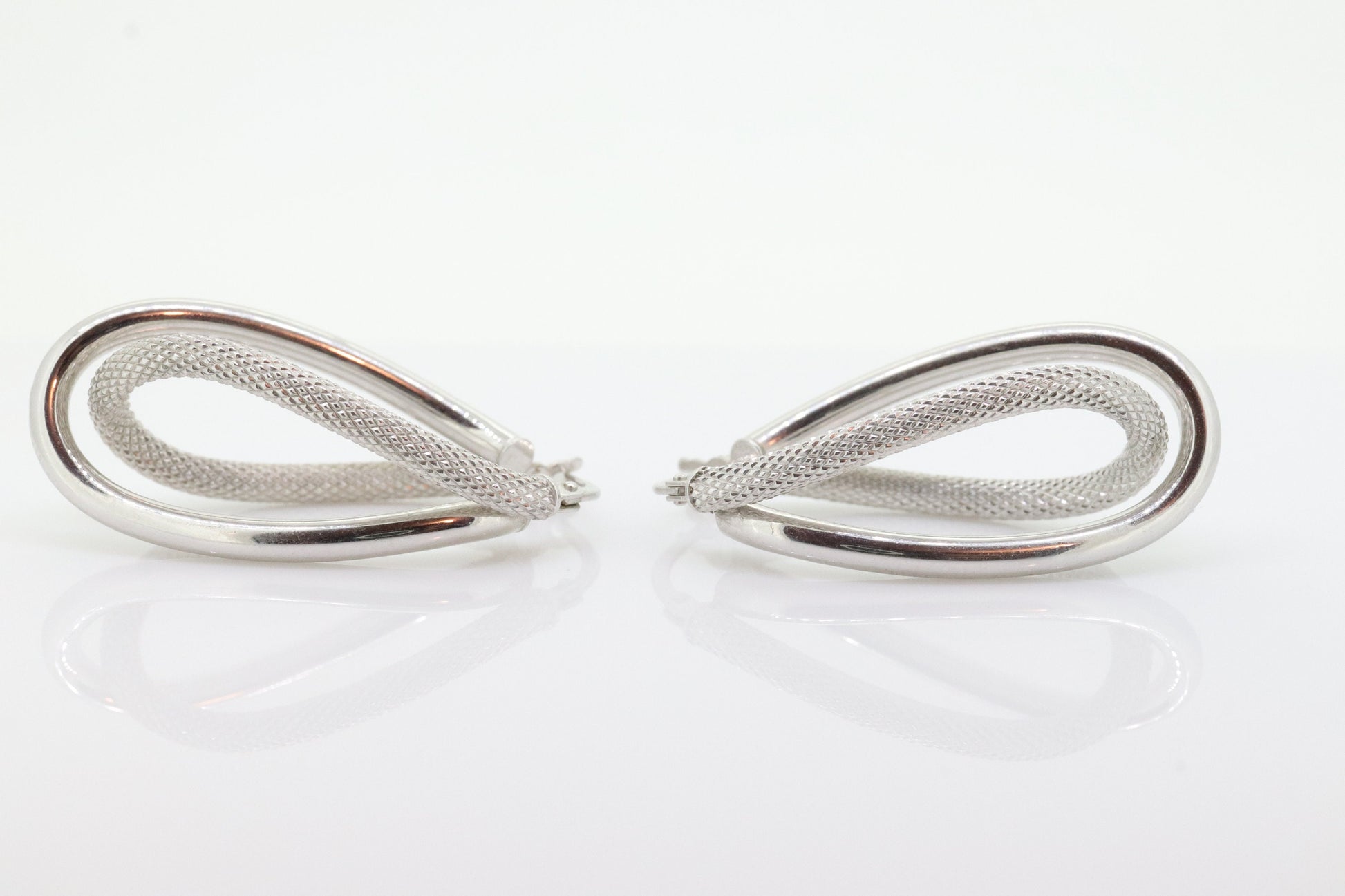 14k Gold Puffed Hollow HOOP Earrings. Intertwined Textured Loop earrings. MILOR Italy st74/75